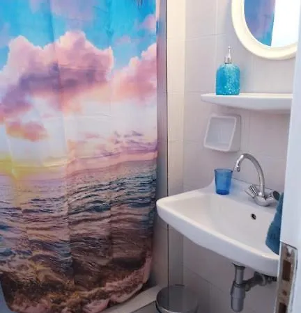 Yacht Front - No 4 伊奥斯乔拉